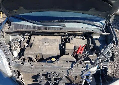 2014 Toyota Sienna Xle V6 8 Passenger z USA, uszkodzony, nr VIN 5TDYK3DC4ES522721